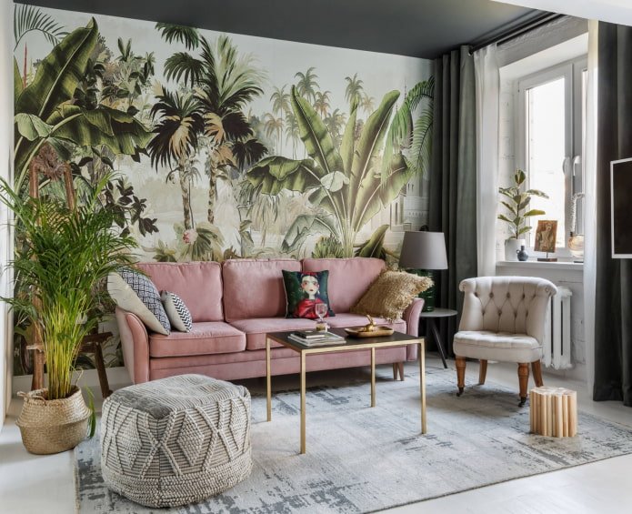 różowa sofa w salonie