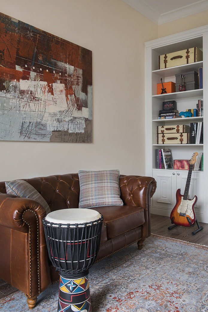 skórzana sofa w stylu angielskim