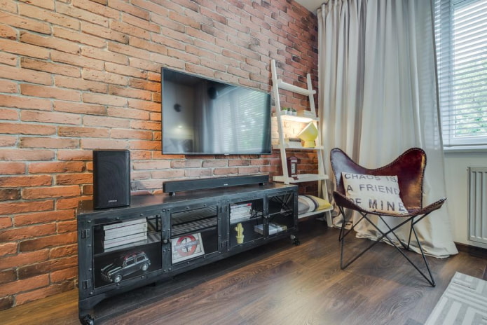 Stojak pod TV we wnętrzu w stylu loft