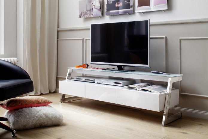Stojak pod TV w nowoczesnym wnętrzu