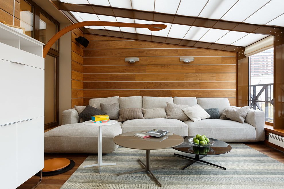 Duża sofa w salonie