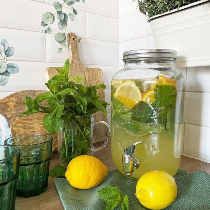 Cytryny, mięta, lemoniada