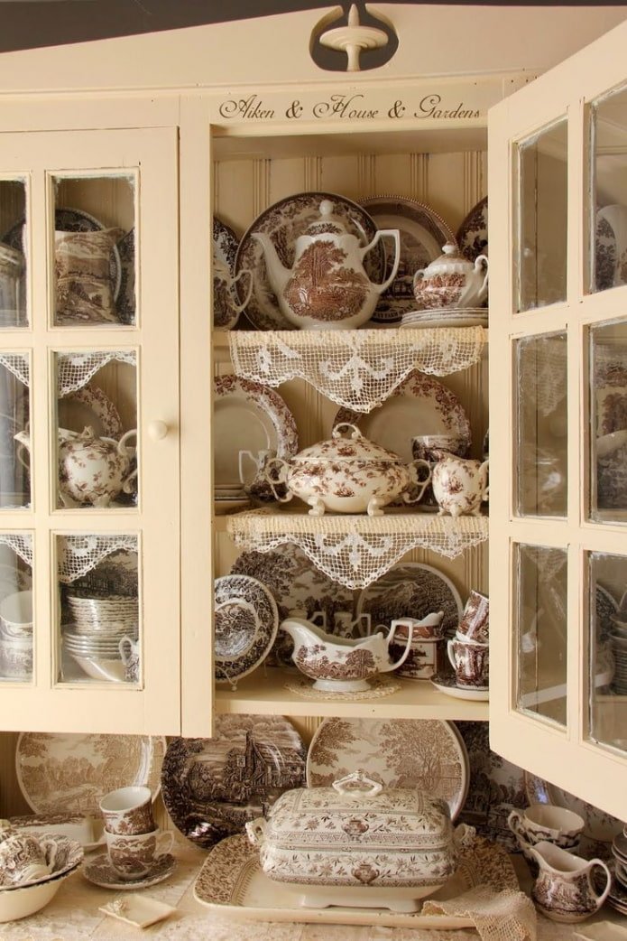 zastawa stołowa w stylu vintage z porcelany