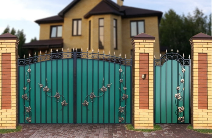 bramy skrzydłowe z furtką