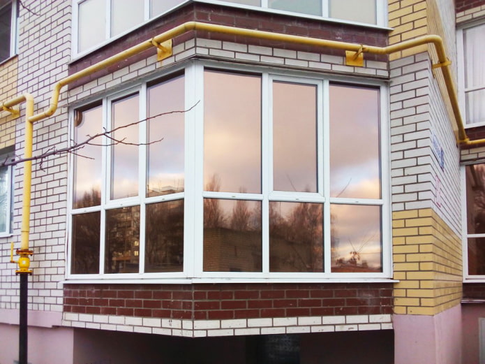 Folia, widok z zewnątrz