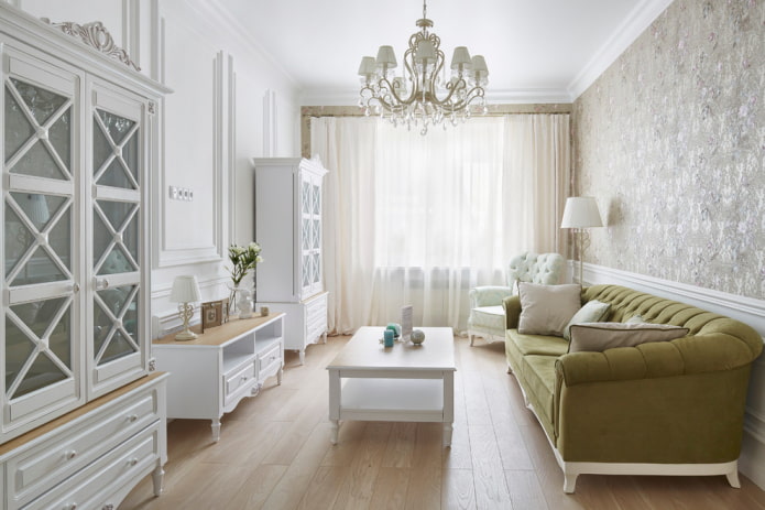 zielona sofa w stylu prowansalskim
