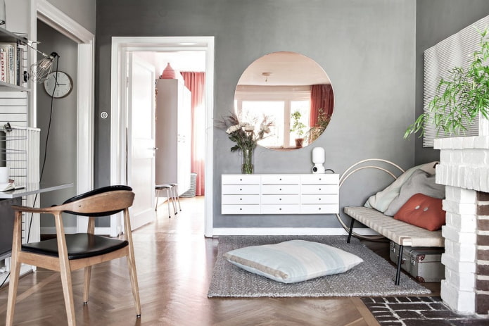 lustro w salonie w stylu skandynawskim