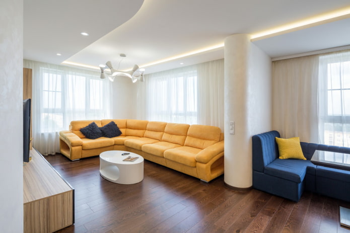 żółta narożna sofa we wnętrzu