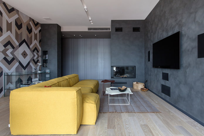 żółta sofa w salonie