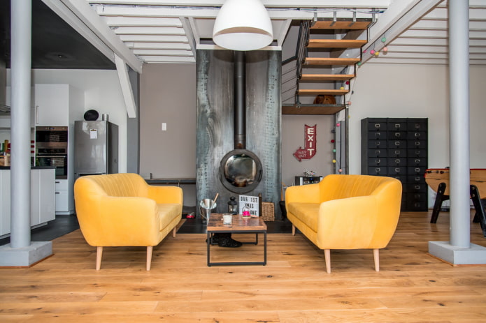 żółte sofy w stylu loft
