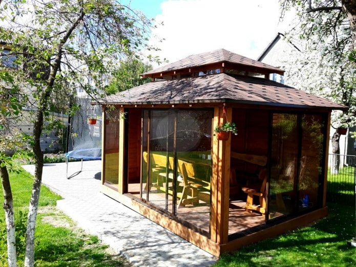 zamknięta altana na domek letniskowy